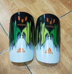 Rờ te bảo vể ống chân Adidas Messi đen xanh lá