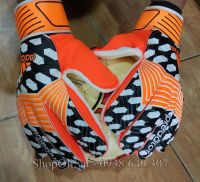 Găng tay Adidas Predator cam đốm đen trắng