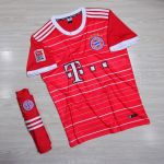 Quần áo đá banh clb Bayern Munich màu đỏ sân nhà 2022 sọc ngang
